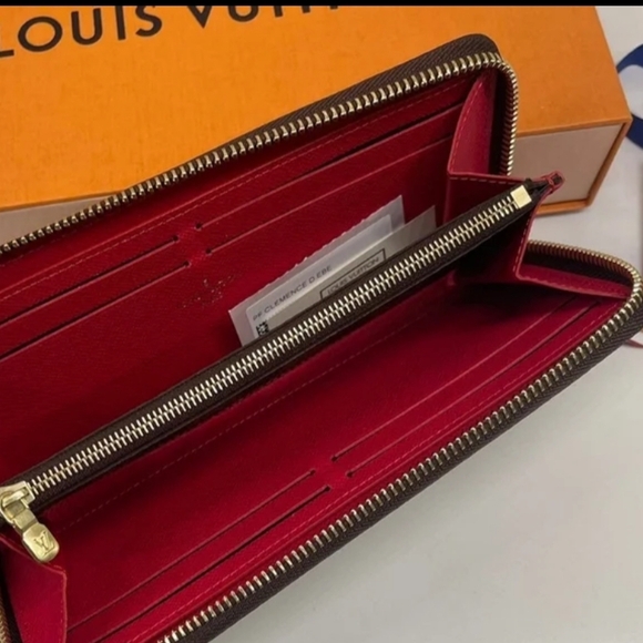 Louis Vuitton Damier Ebene Wallet - Picture 6 of 10